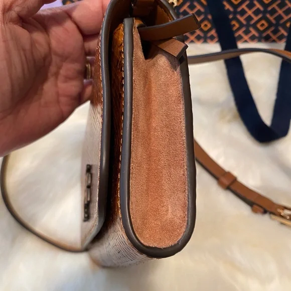 Tory Burch Thea embossed exotic flat wallet crossbody - Picture 3 of 12